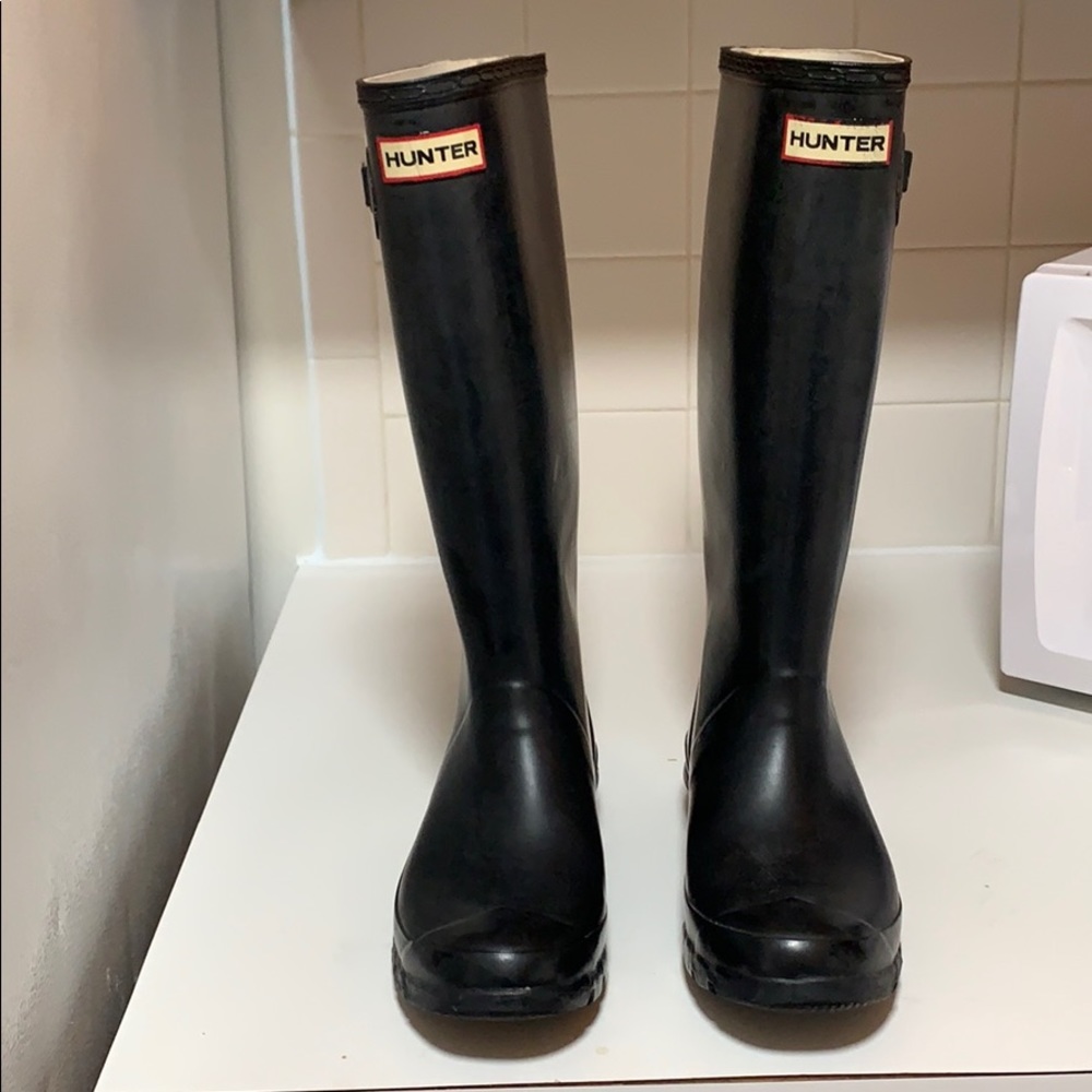 Hunter black matte rain boots